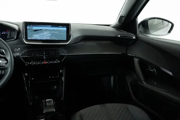 Peugeot 2008 1.2 PureTech Allure Pack EAT8 21