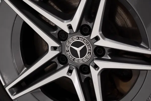 Mercedes-Benz C 300 e AMG Line 17