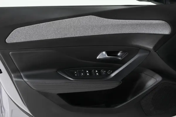 Peugeot 308 SW 1.2 PureTech Allure Pack EAT8 26