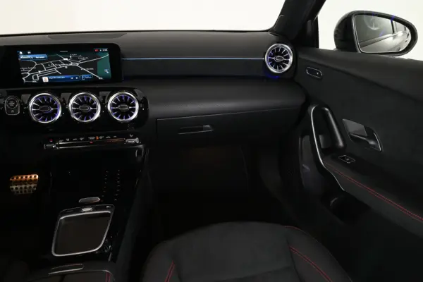 Mercedes-Benz A 200 Outro 14