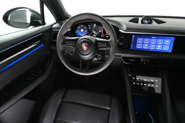 Porsche Macan Electric 4 13