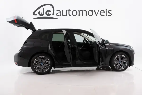 BMW iX xDrive 40 6