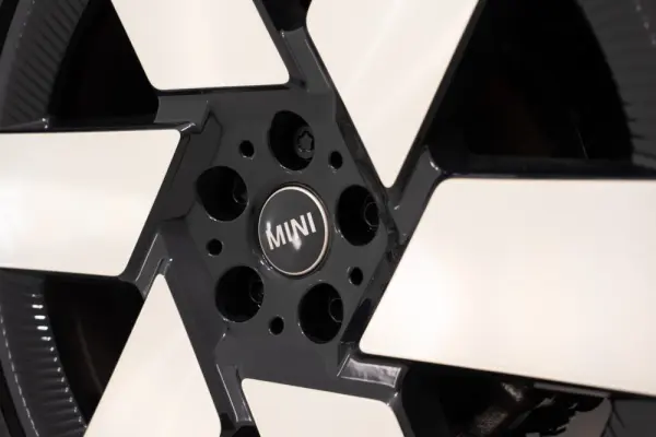 MINI Countryman S Favoured L 16