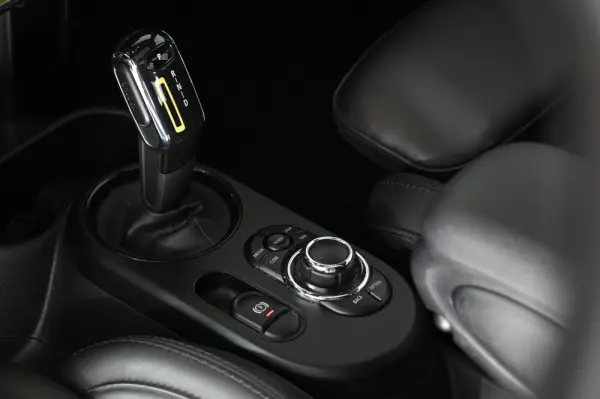 MINI 3 Portas Cooper SE 20