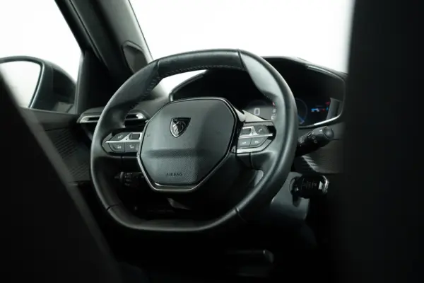 Peugeot 2008 1.2 PureTech Allure Pack EAT8 22