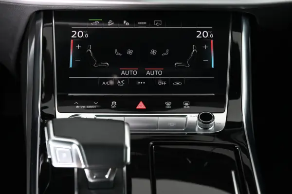 Audi Q8 55 TFSIe quattro Tiptronic 25