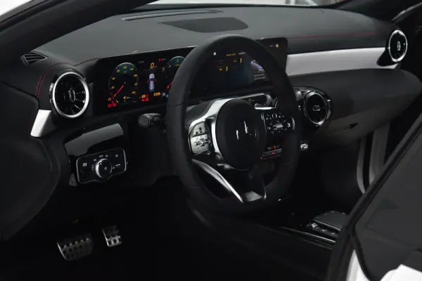 Mercedes-Benz CLA 180 d Shooting Brake AMG Line Aut. 17