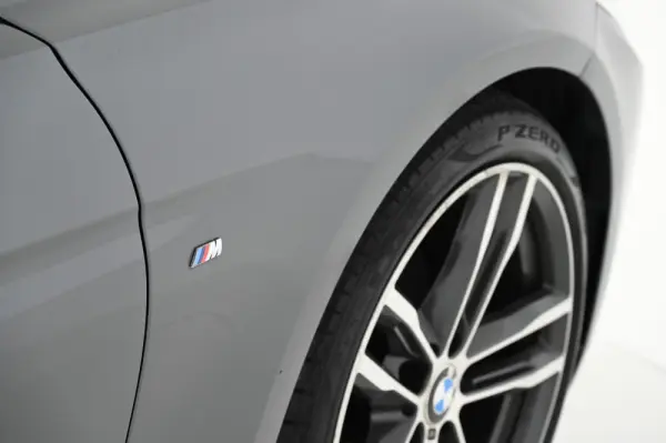 BMW 320 d Pack M Auto 11
