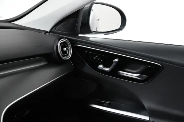 Mercedes-Benz C 300 e Avantgarde 21