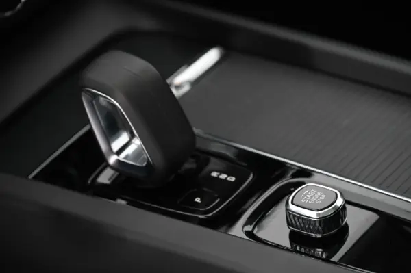 Volvo XC 60 2.0 T6 PHEV Inscription Expression AWD 24