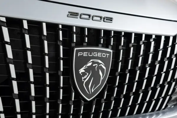 Peugeot 2008 1.2 PureTech Allure Pack EAT8 15