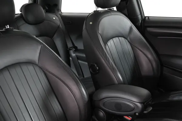 MINI 3 Portas Cooper SE 23