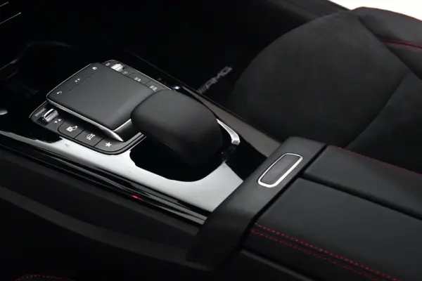 Mercedes-Benz CLA 180 d Shooting Brake AMG Line Aut. 15