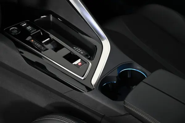 Peugeot 3008 1.6 Hybrid GT e-EAT8 18