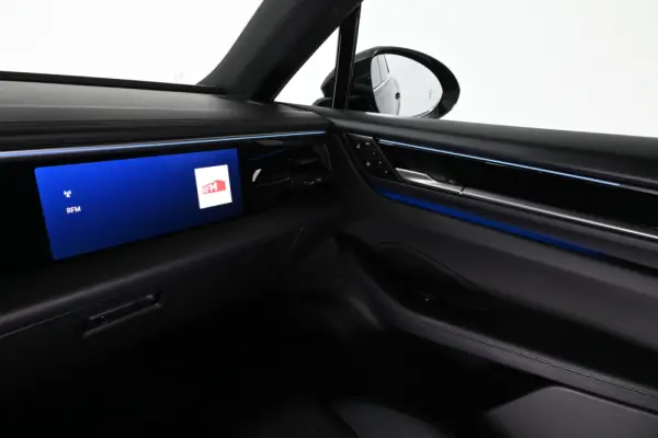 Porsche Macan Electric 4 27