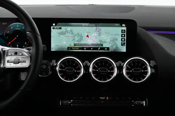 Mercedes-Benz GLA 200 AMG Line 18