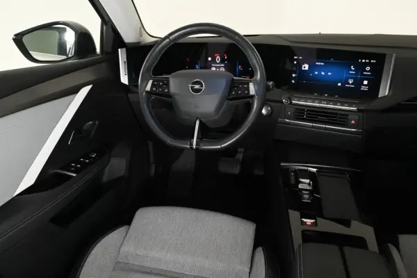 Opel Astra 1.2 T Elegance 13