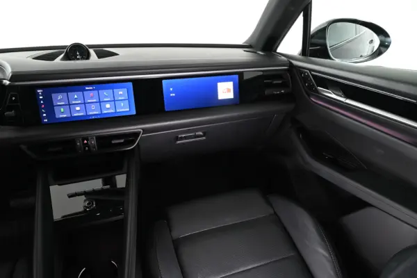 Porsche Macan Electric 4 14