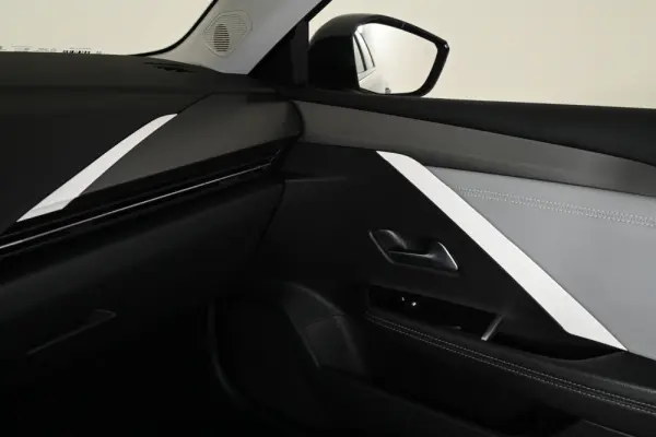 Opel Astra 1.2 T Elegance 22