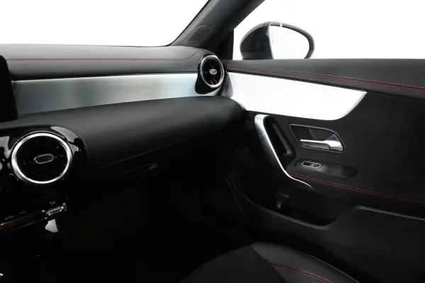 Mercedes-Benz CLA 180 d AMG Line Aut. 29