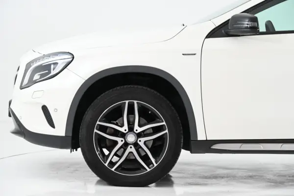 Mercedes-Benz GLA 180 d AMG Line 11