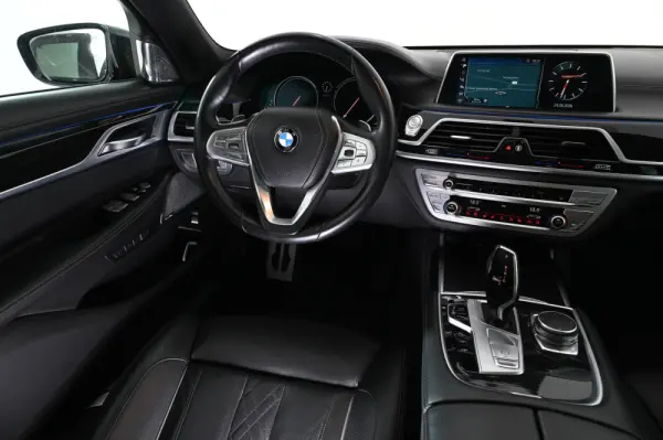 BMW 740 d xDrive Pack M Auto 13