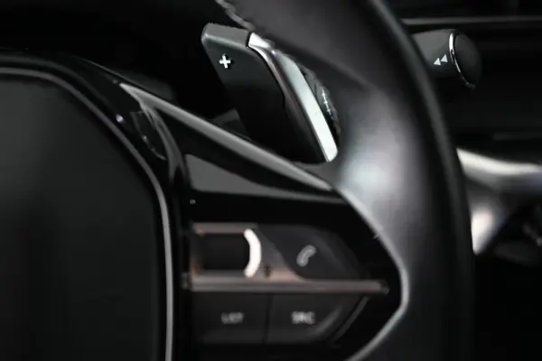 Peugeot 3008 1.2 PureTech Allure Pack EAT8 23