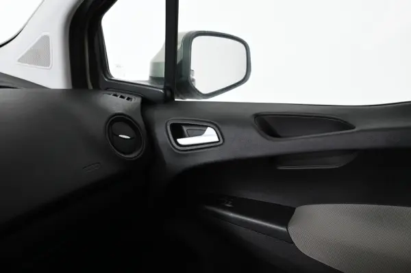 Ford Tourneo Courier 1.0 EcoBoost Titanium 25