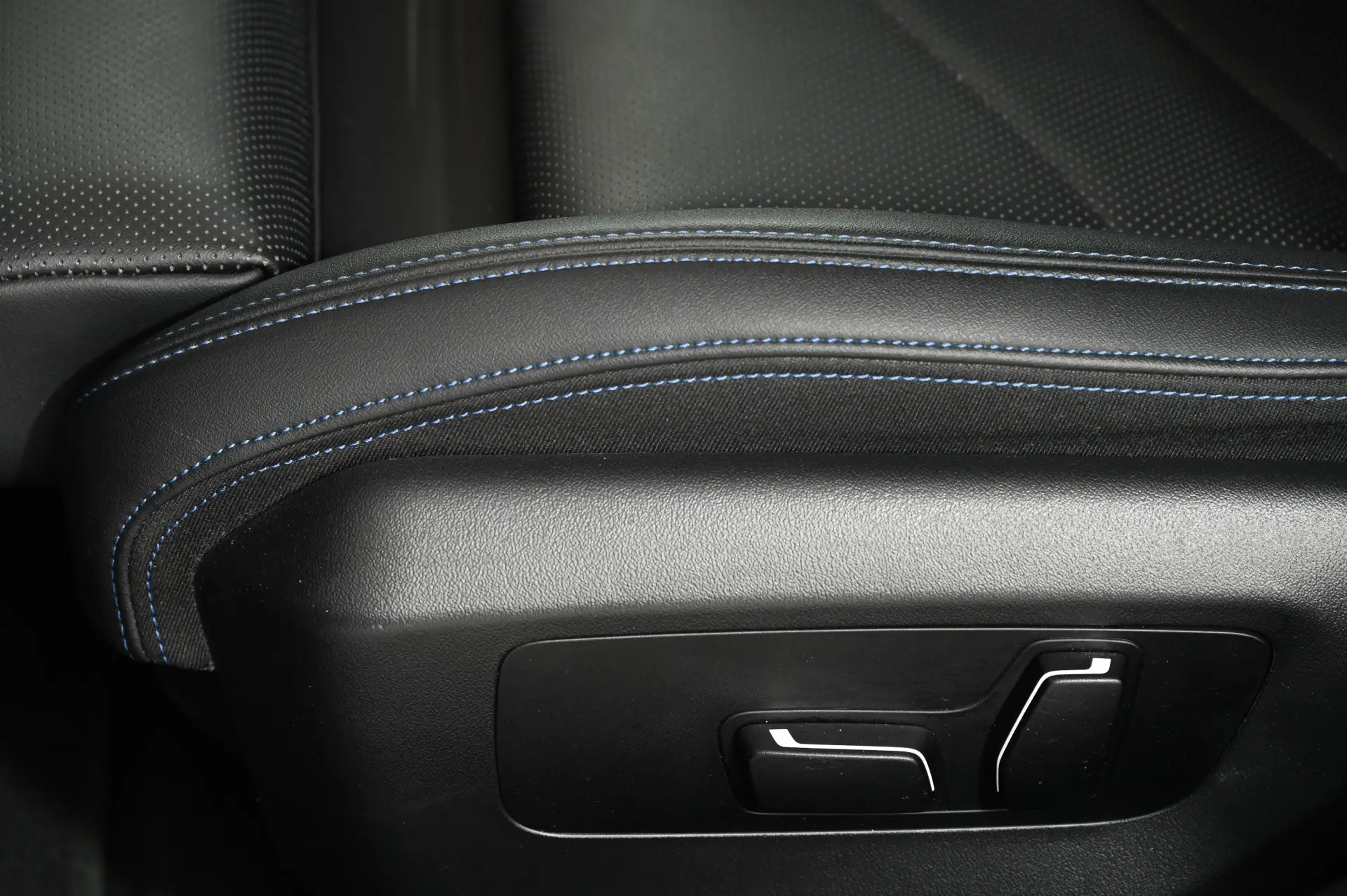 BMW 530 e Pack Desportivo M 27