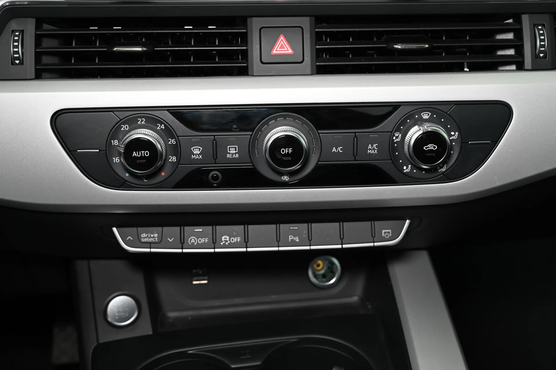 Audi A4 40 TDI S tronic 22