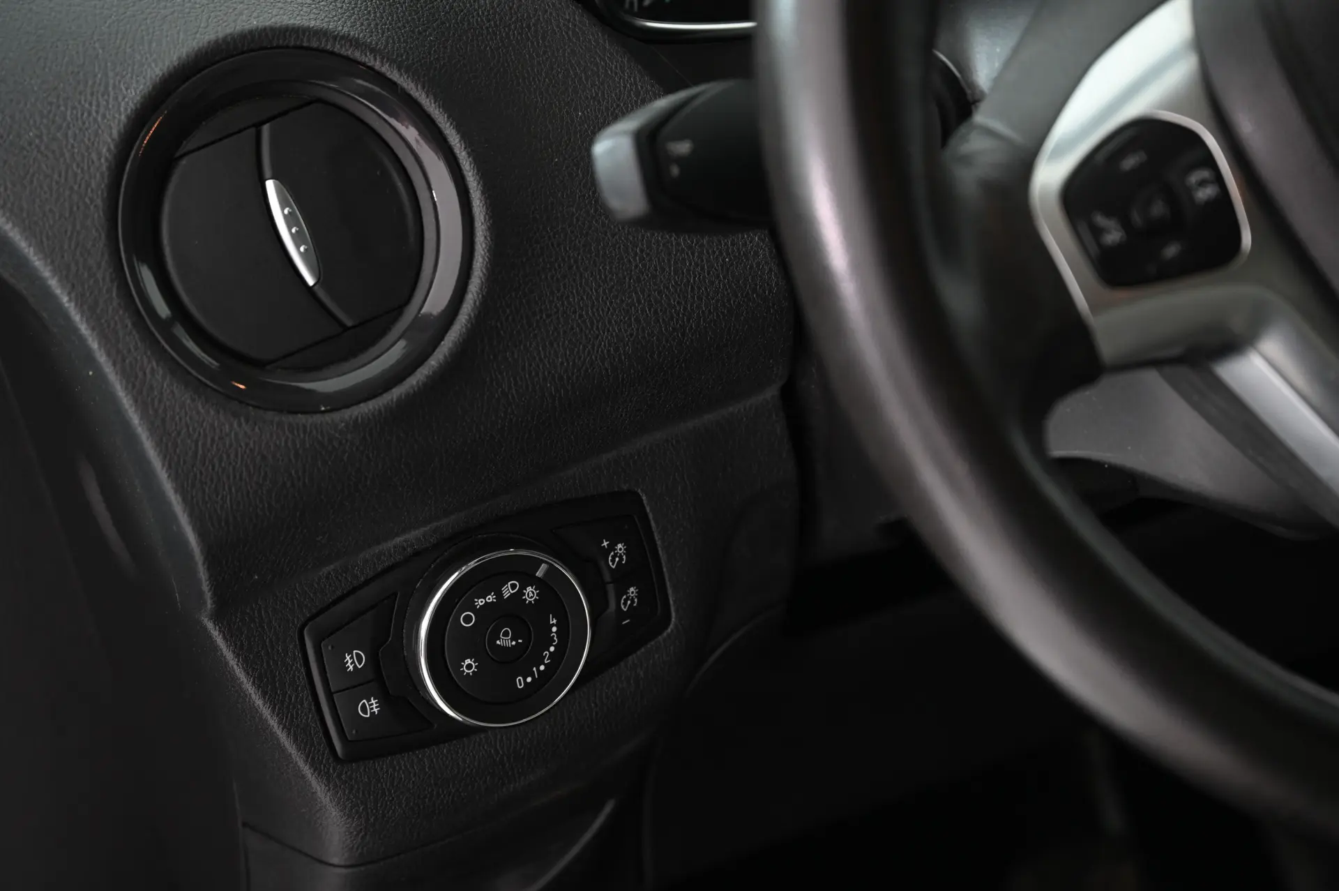 Ford Tourneo Courier 1.0 EcoBoost Titanium 23