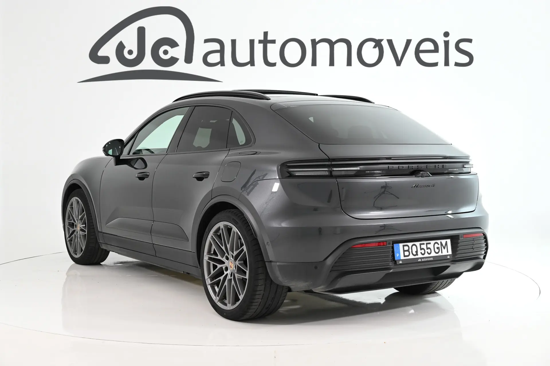 Porsche Macan Electric 4 2
