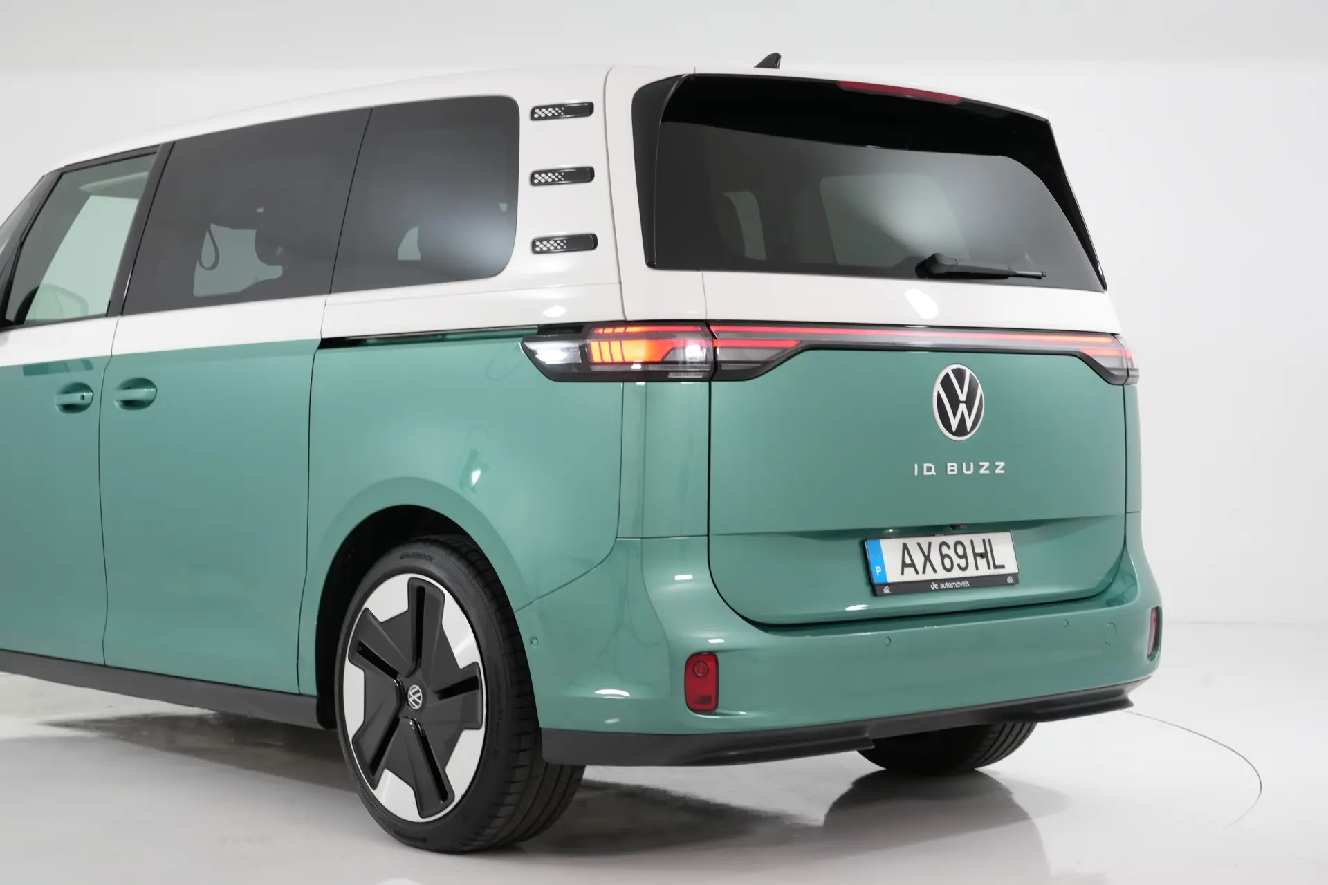Volkswagen ID.Buzz Pro 15