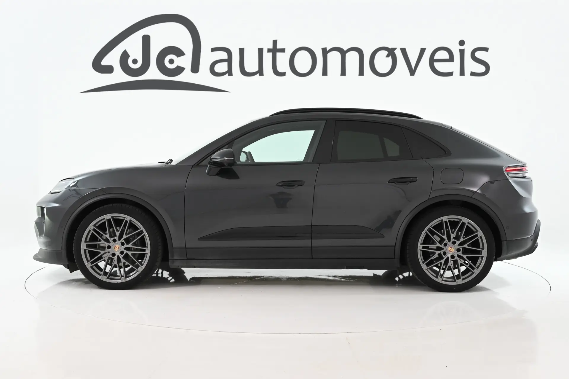 Porsche Macan Electric 4 7