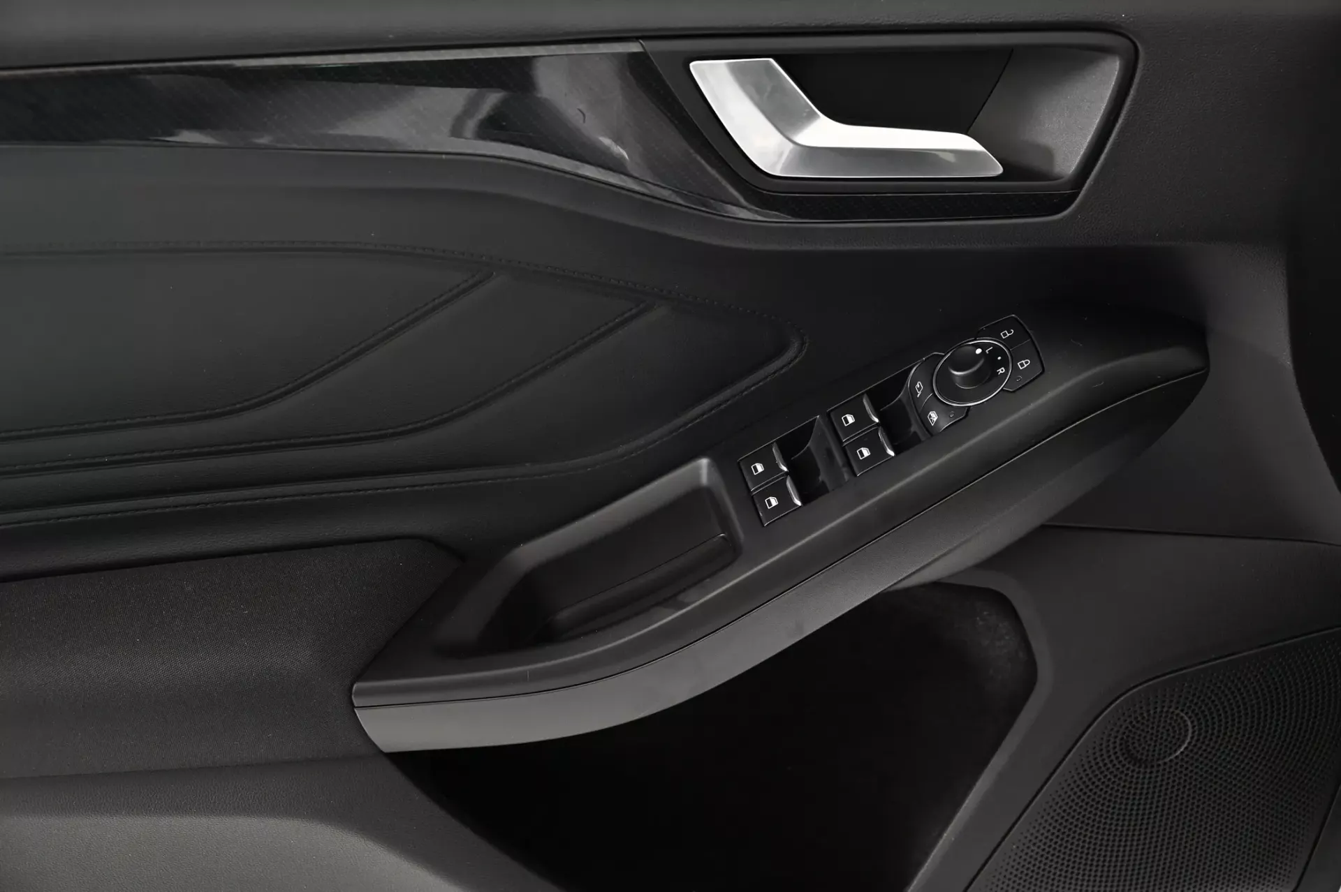 Ford Focus 1.0 EcoBoost MHEV ST-Line X 26