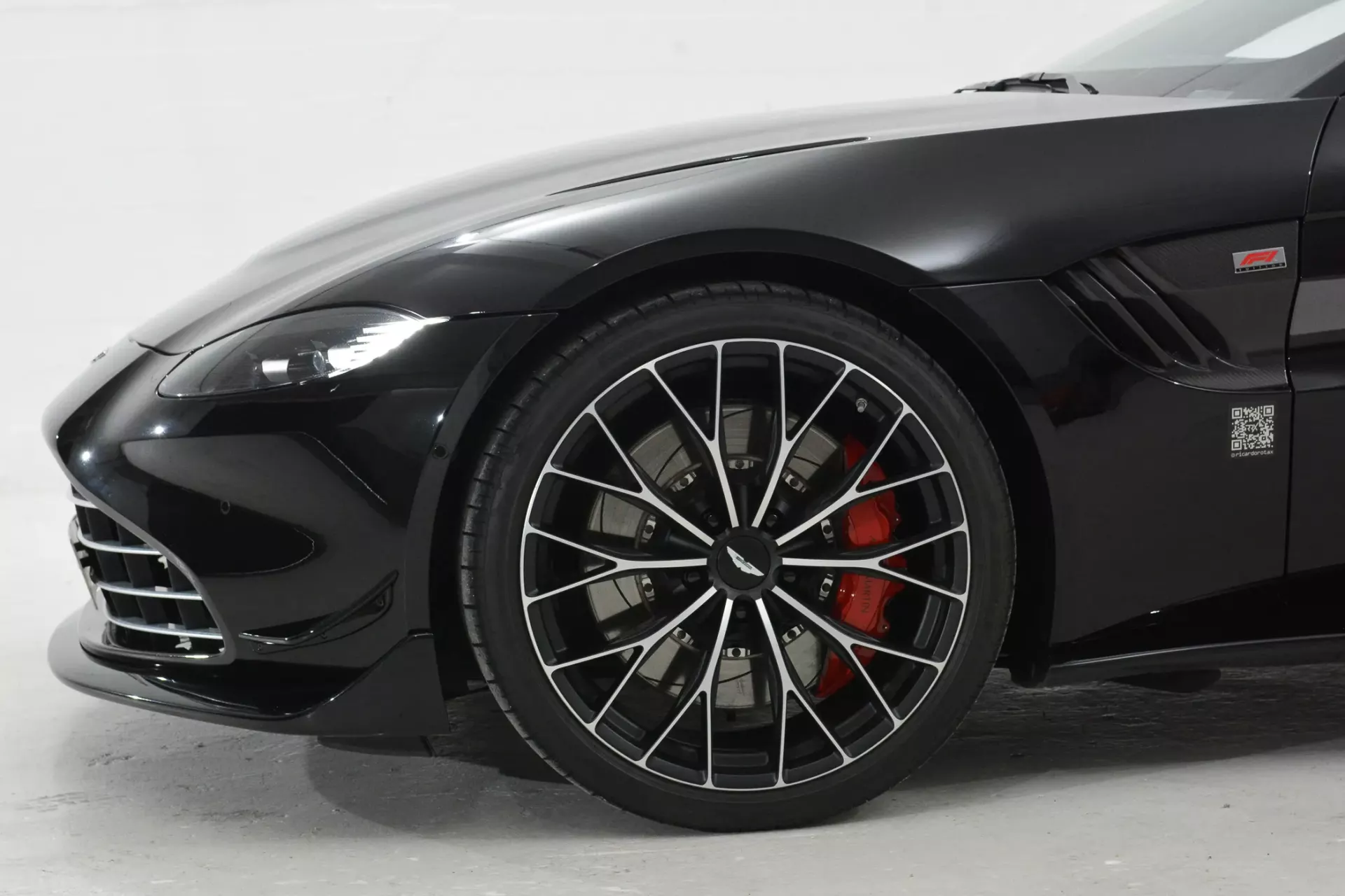 Aston Martin Vantage Roadster V8 F1 Edition 17