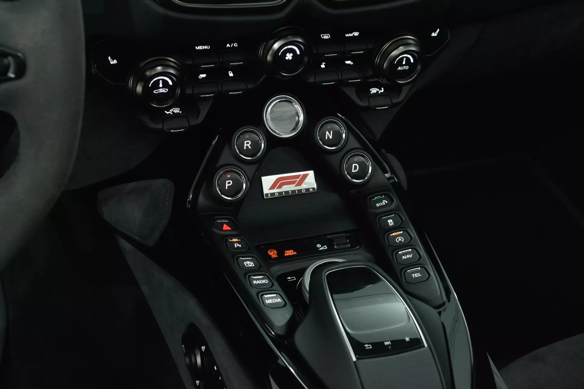 Aston Martin Vantage Roadster V8 F1 Edition 36