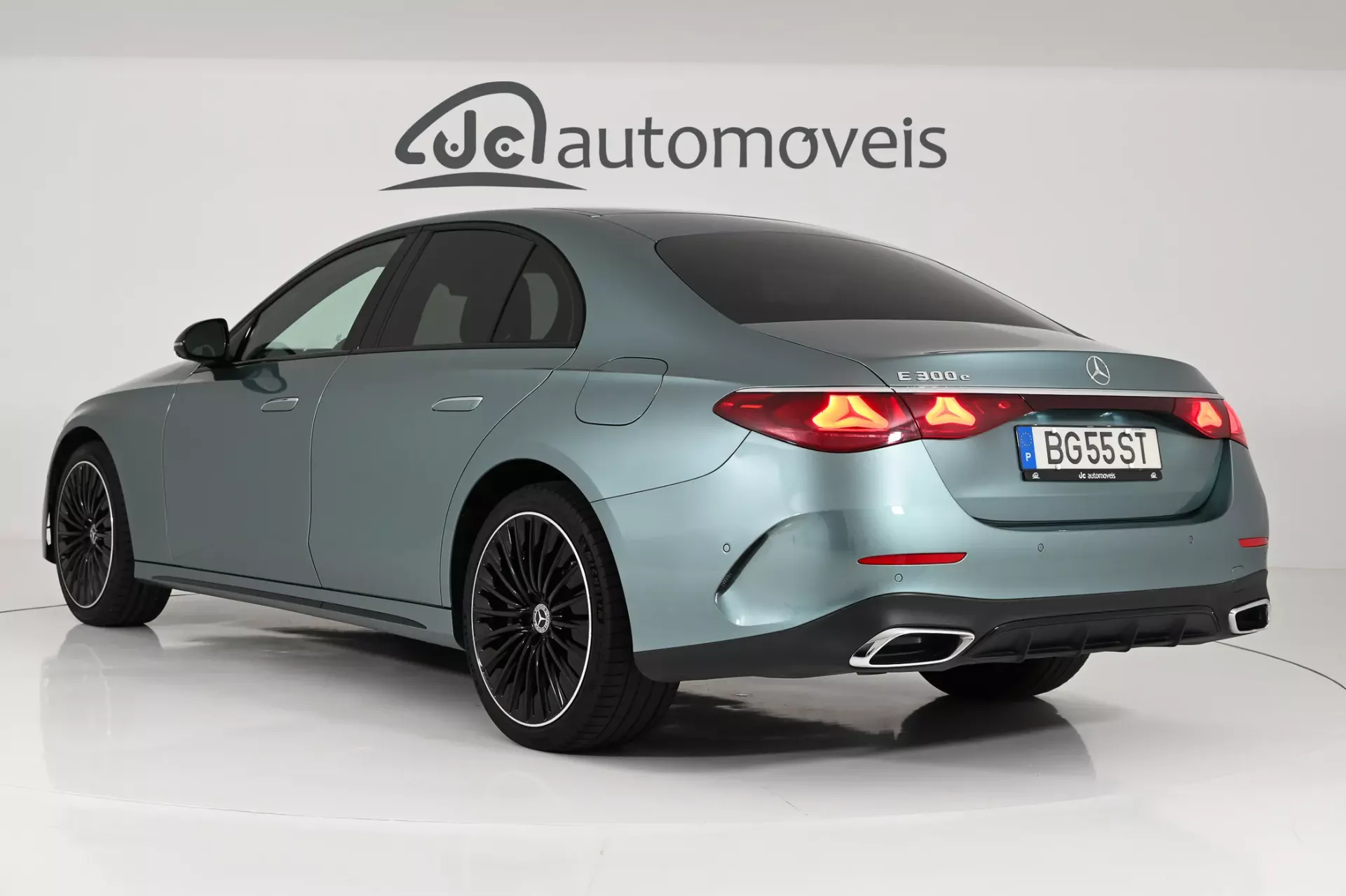 Mercedes-Benz E 300 2