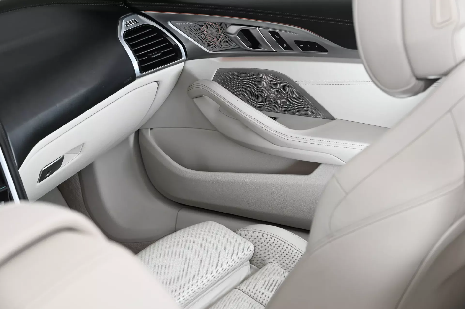 BMW M850i Gran Coupé 38