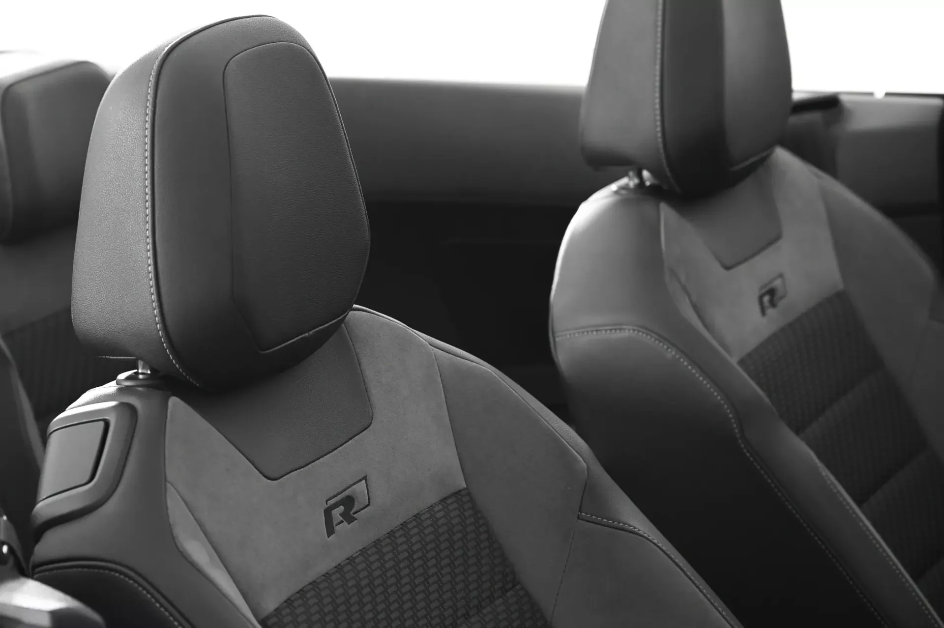 Volkswagen T-Roc Cabrio 1.5 TSI R-Line DSG 34