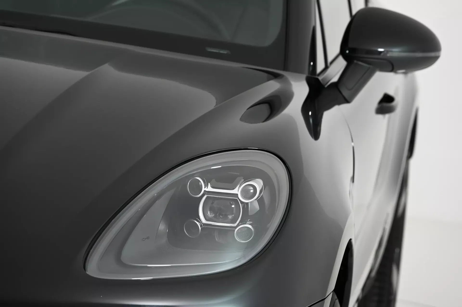 Porsche Macan Standard 12