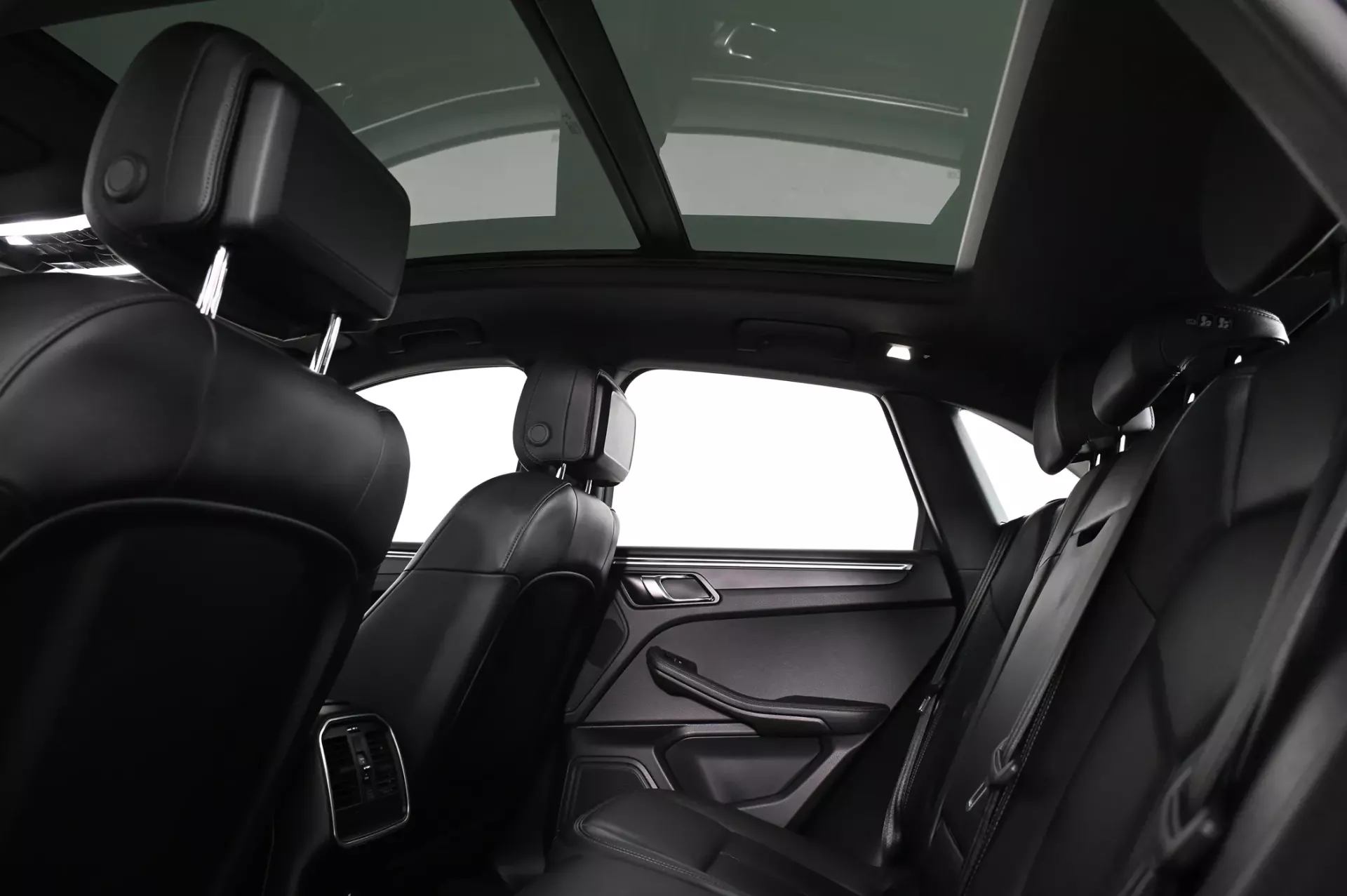 Porsche Macan Standard 14