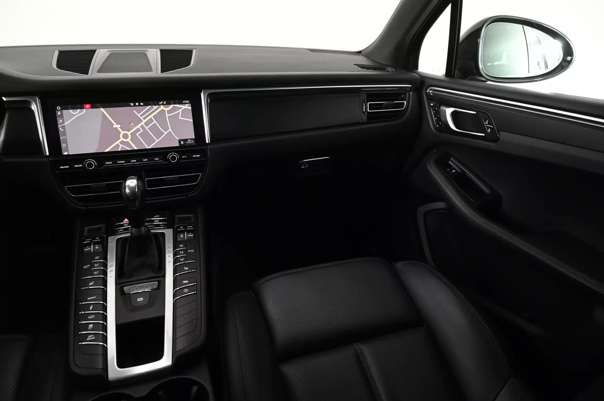 Porsche Macan Standard 16