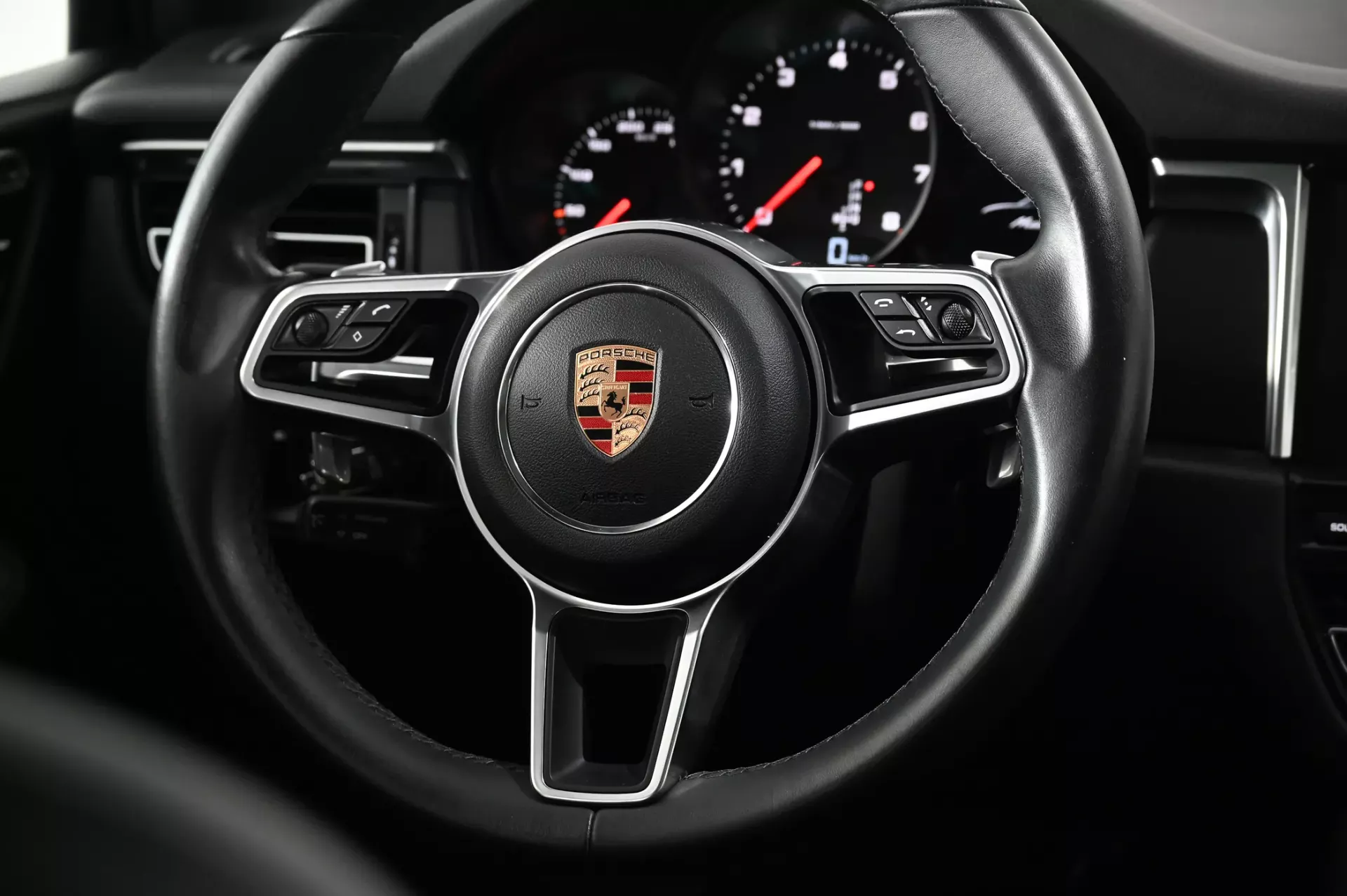 Porsche Macan Standard 18