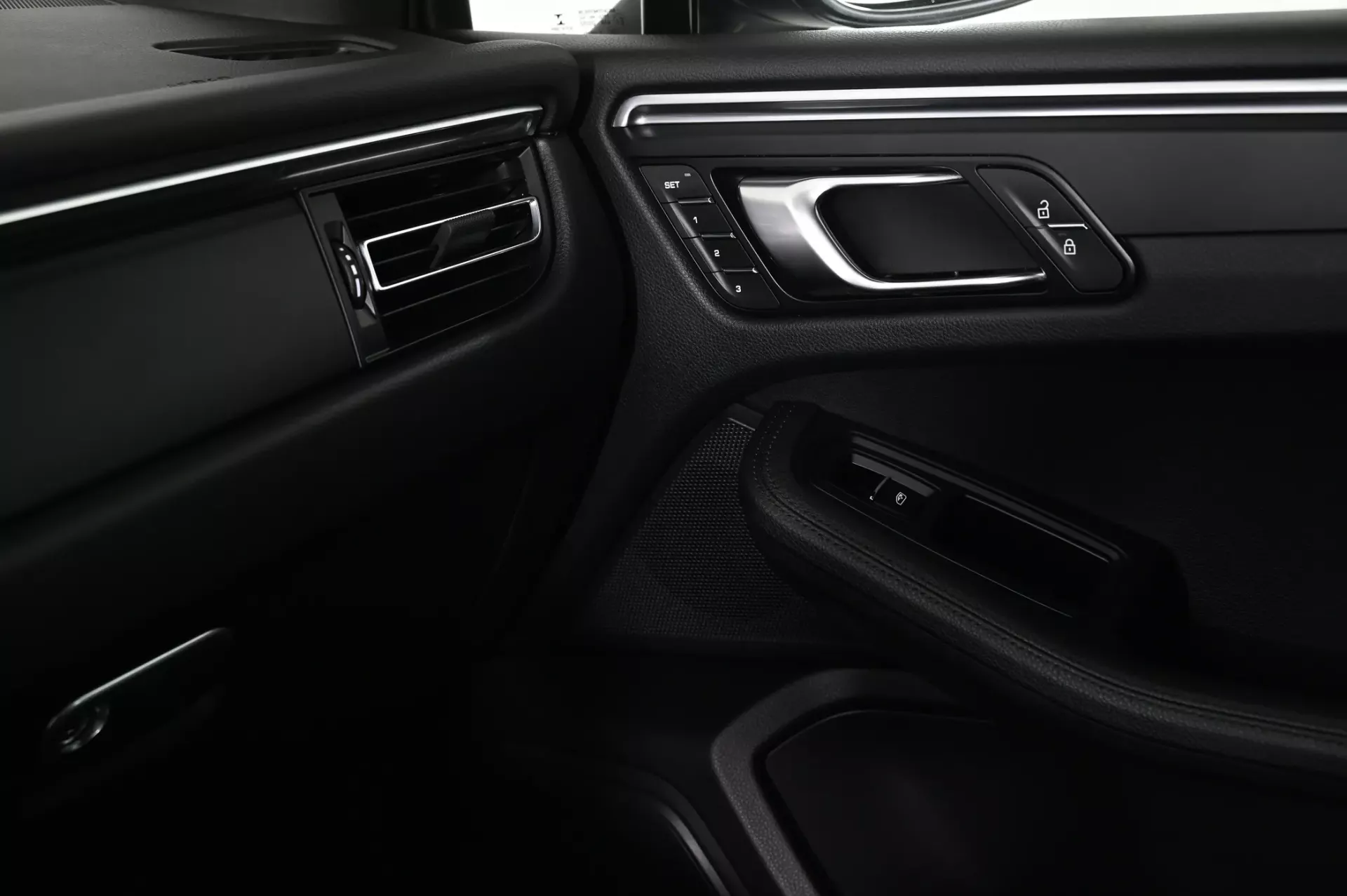 Porsche Macan Standard 22