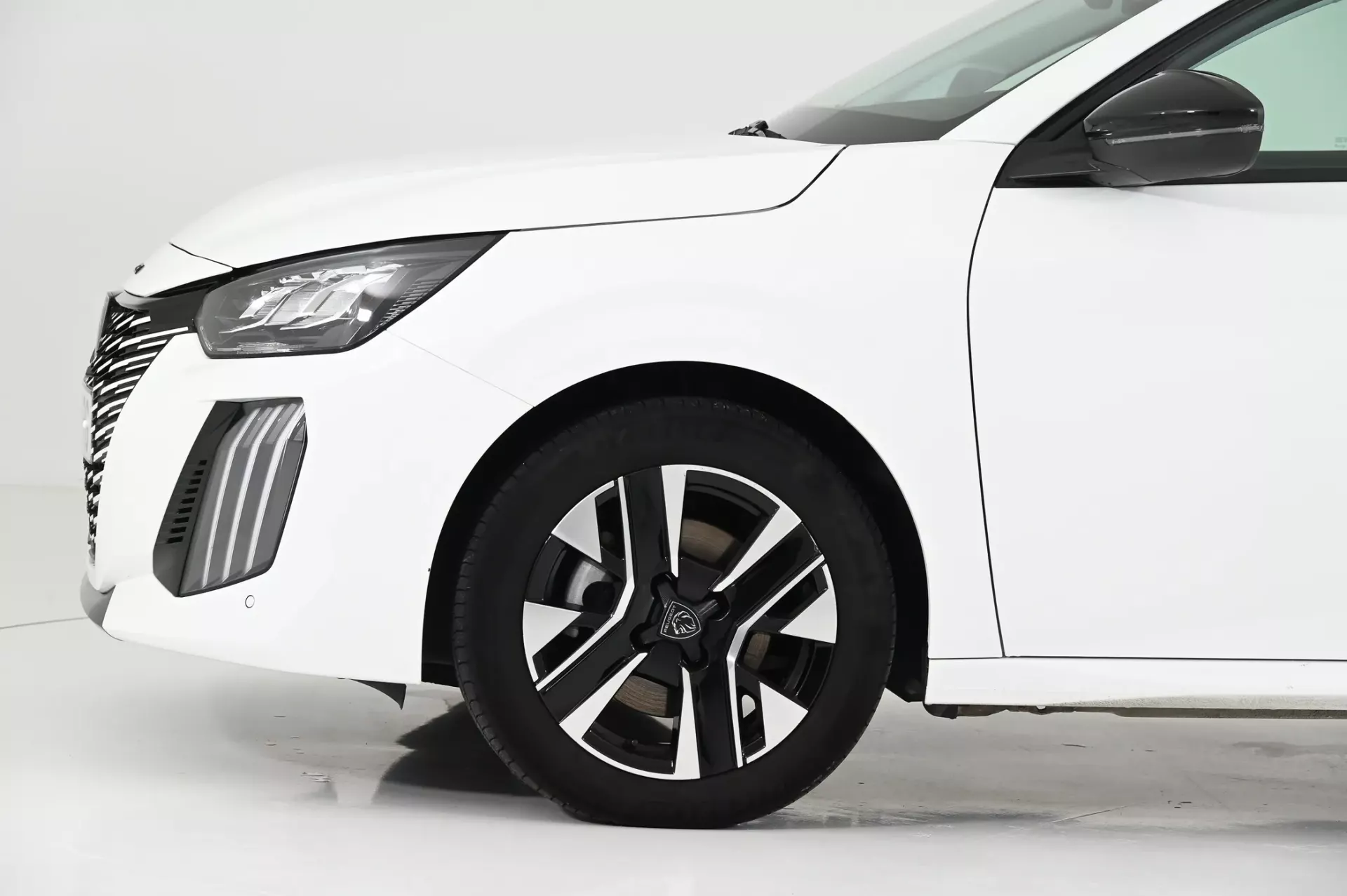 Peugeot 208 1.2 Hybrid Allure e-DCS6 8