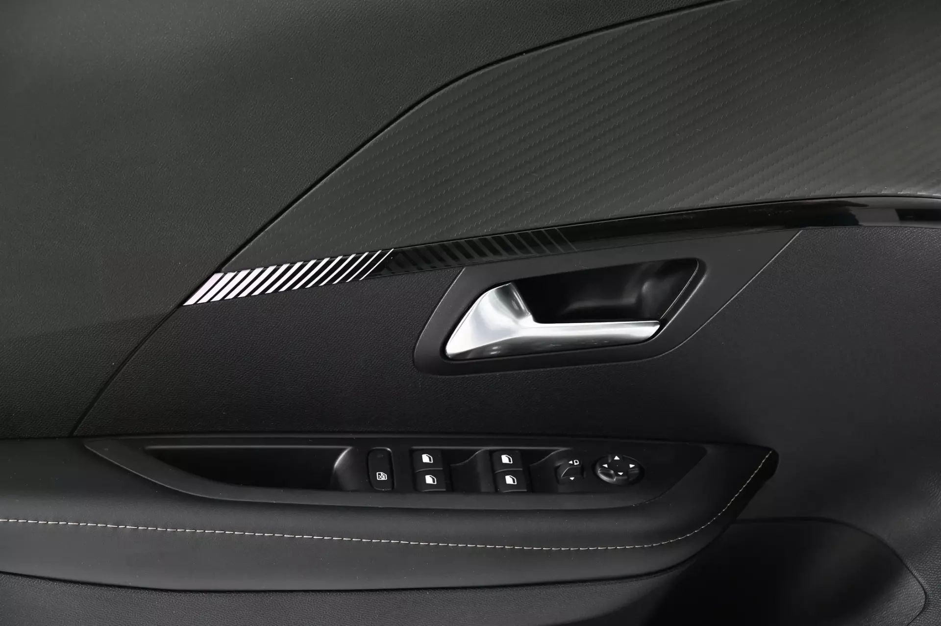 Peugeot 208 1.2 Hybrid Allure e-DCS6 19