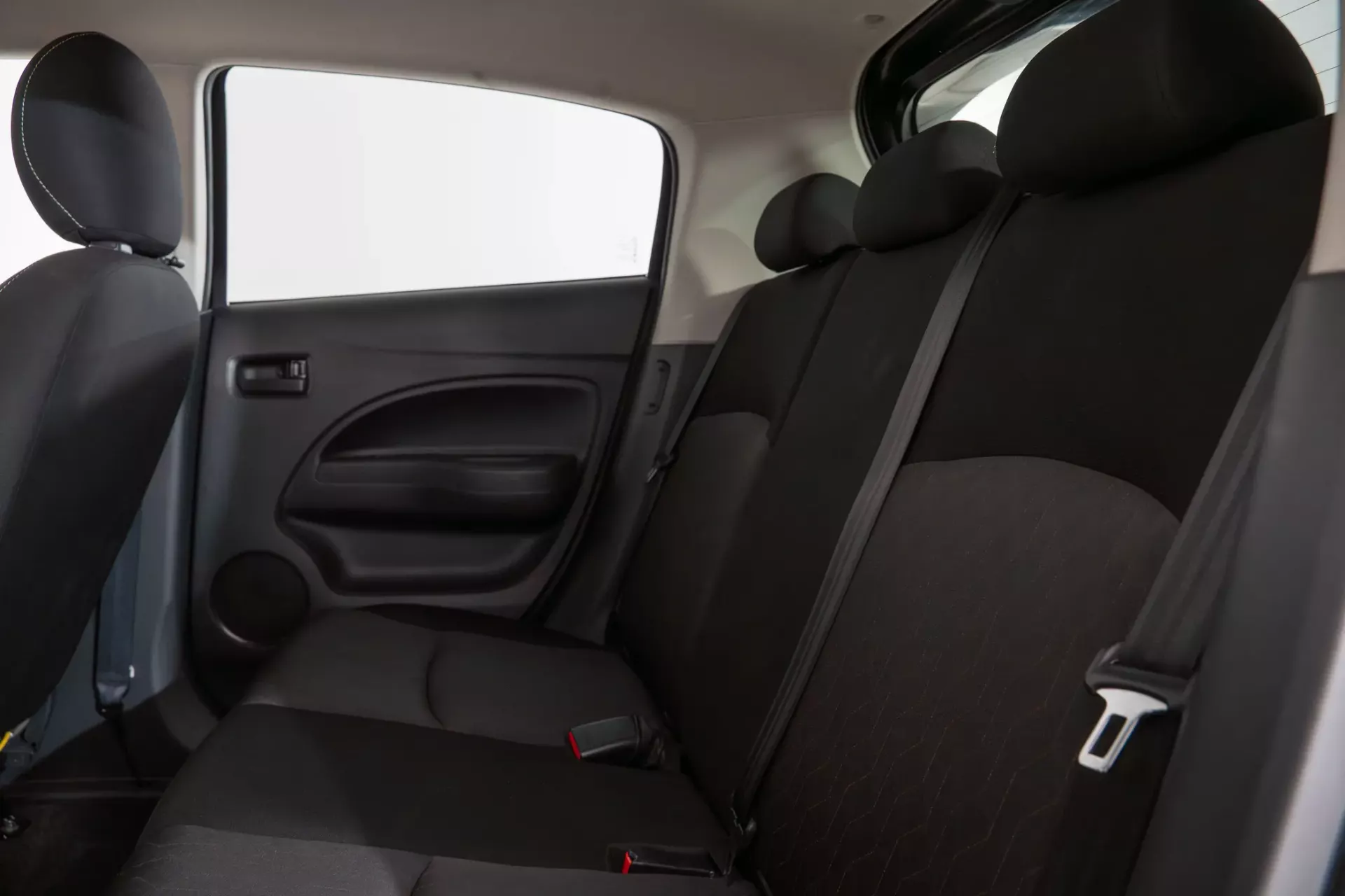 Mitsubishi Space Star 1.2 Intense 31