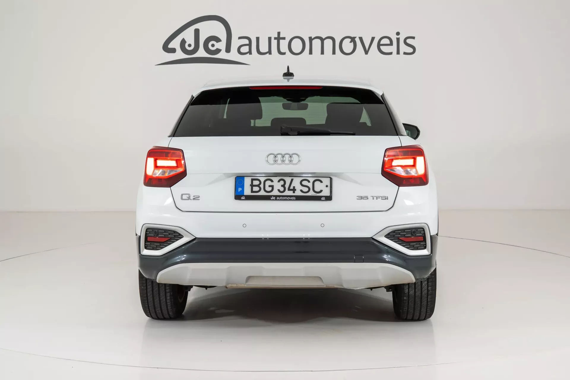 Audi Q2 8