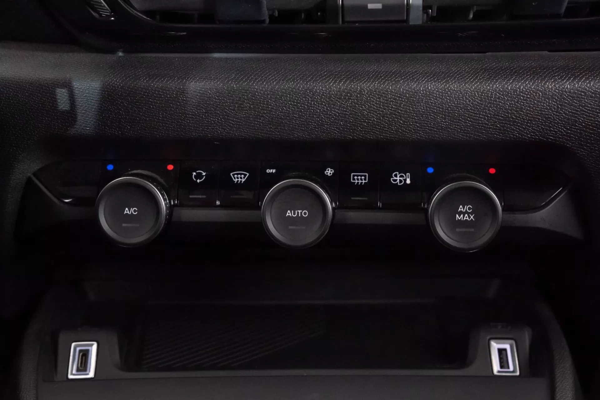 Citroën C4 Aircross 1.2 Hybrid Plus e-DSC6 33